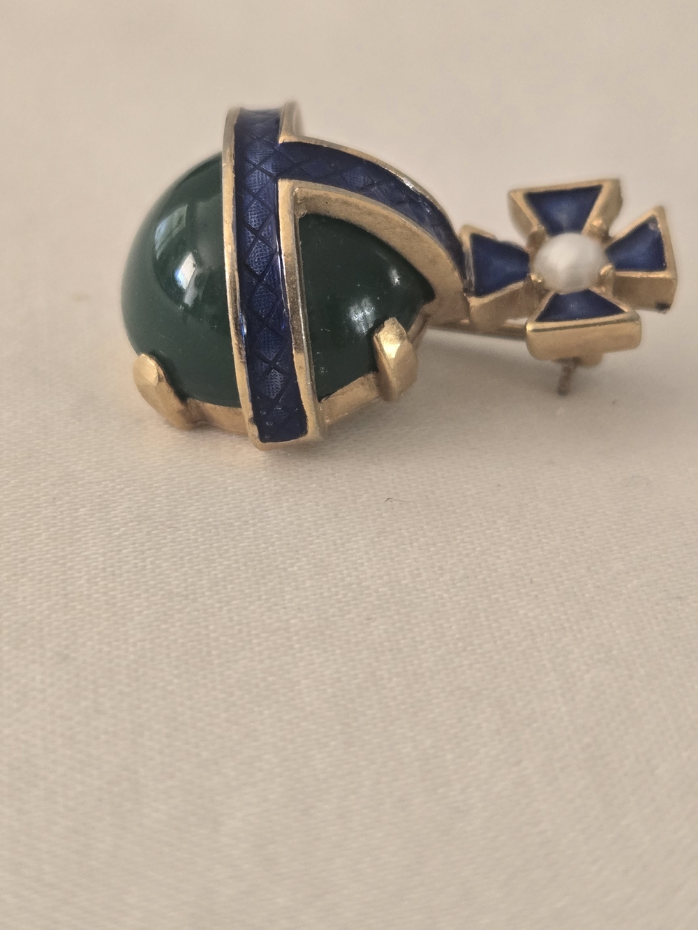 Vintage Trifari Royal Orb Brooch with Faux Pearl & Green Lucite Orb - Picture 6 of 12